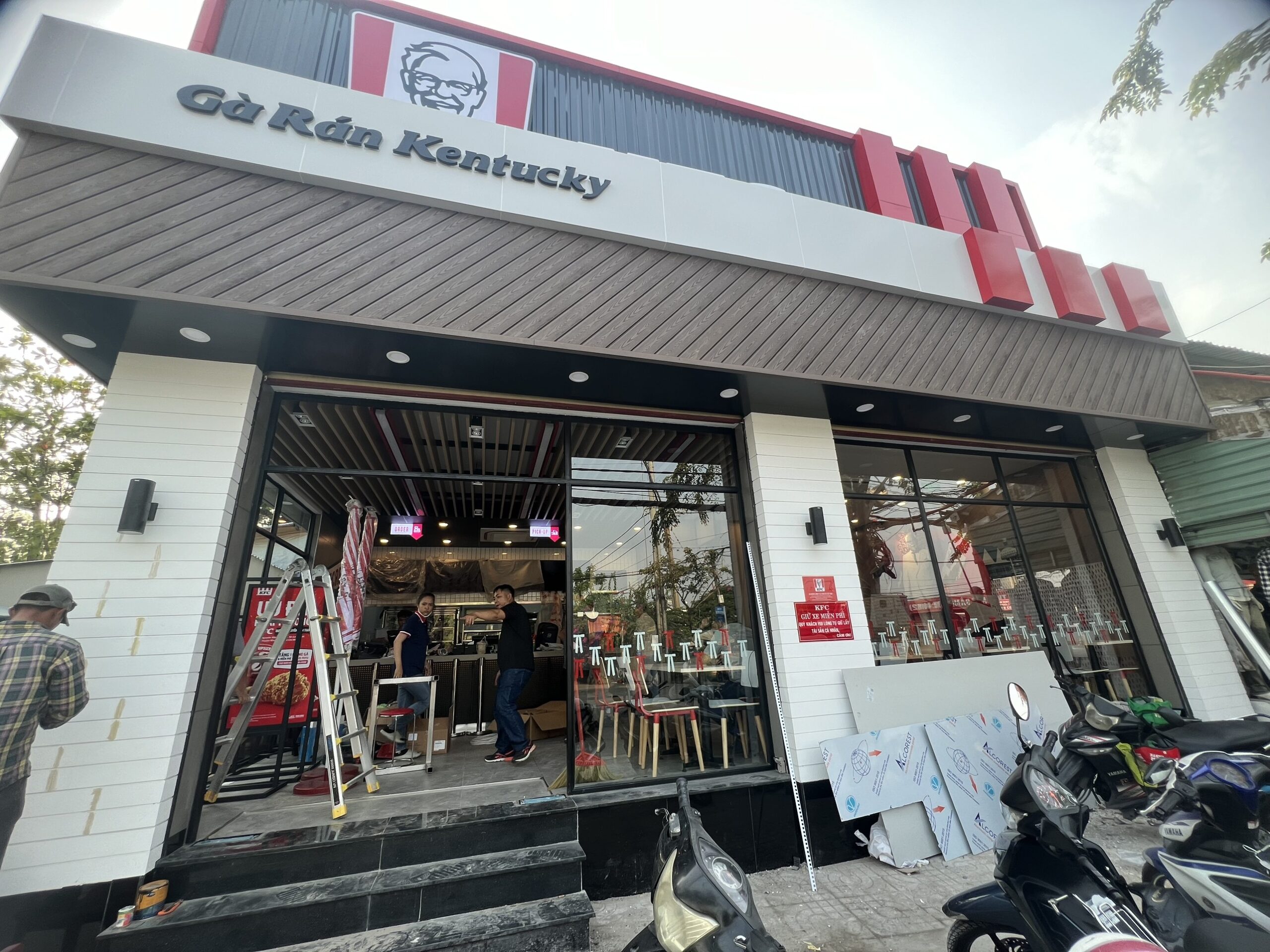 Quá trình thi công kfc nguyễn văn tạo bởi Kiến Thạch